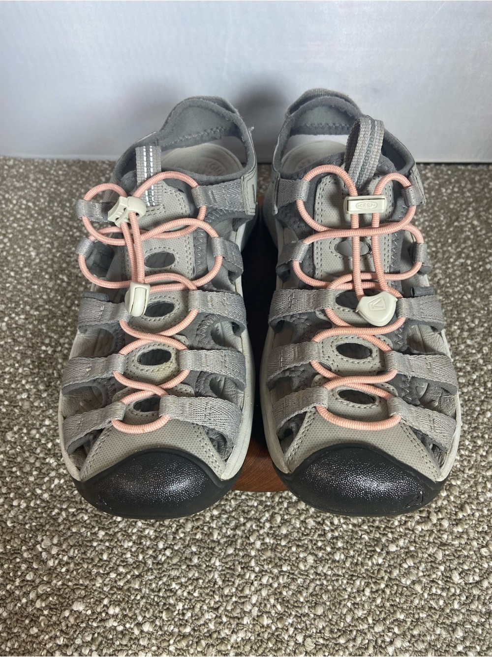 Women’s Keen  Pink and Gray Sport Sandals with Pink Bungee,Pre-Owned  ,Size 8.